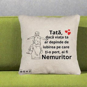 Cadou pentru Tata - Perna Personalizata Tata Supererou Nemuritor, 40x40 cm, Bej Canapea, Husa Detasabila, Perna Inclusa, BEKZ®