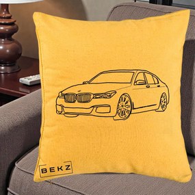 Perna Personalizata BMW Seria 7 Linie Minimalista, 40x40 cm, Galben, Husa Detasabila, Perna Inclusa, BEKZ®