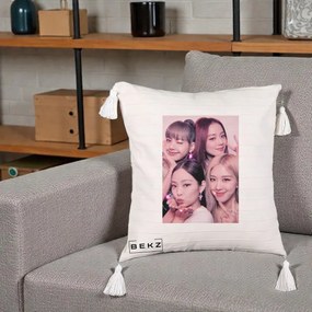 Perna Personalizata K-pop BLACKPINK Foto Grup Selfie Roz cu Glitter, 40x40 cm, Bej cu Franjuri, Husa Detasabila, Perna Inclusa, BEKZ®