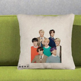 Perna Personalizata K-pop BTS Fotografie Grup Tinute Elegante, 40x40 cm, Bej Canapea, Husa Detasabila, Perna Inclusa, BEKZ®