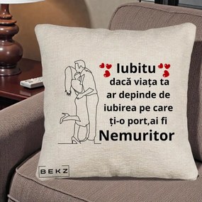 Cadou pentru Iubit - Perna Personalizata Iubitu Nemuritor cu Cuplu Line-Art si Inimi Rosii, 40x40 cm, Bej Canapea, Husa Detasabila, Perna Inclusa, BEKZ®