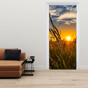 Fototapet pentru ușă - Câmp la apus de soare (95x205cm)
