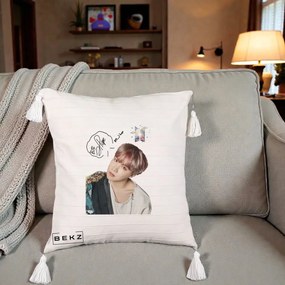 Perna Personalizata K-pop BTS J-Hope Par Roz Autograf, 40x40 cm, Bej cu Franjuri, Husa Detasabila, Perna Inclusa, BEKZ®