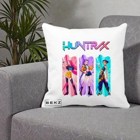 Perna Personalizata K-pop HUNTRX Trio cu Pisica in Benzi, 40x40 cm, Alba Mata, Husa Detasabila, Perna Inclusa, BEKZ®