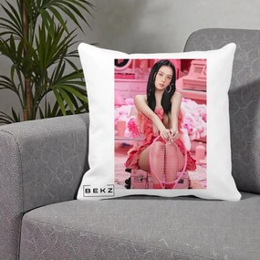 Perna Personalizata K-pop BLACKPINK Jisoo Pink Room, 40x40 cm, Alba Mata, Husa Detasabila, Perna Inclusa, BEKZ®