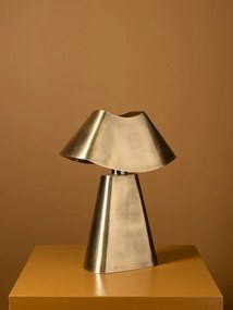Lampă de masă din alamă antichizată cu abajur evantai și bază piramidală, auriu, 43 × 33 × 22 cm, „Hilaror"