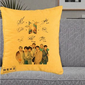 Perna Personalizata K-pop BTS Autografe Toti Membrii Fotografie, 40x40 cm, Galben, Husa Detasabila, Perna Inclusa, BEKZ®