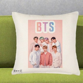 Perna Personalizata K-pop BTS Foto Grup cu BTS si Fond Roz Pastel, 40x40 cm, Crem Reliefat, Husa Detasabila, Perna Inclusa, BEKZ®