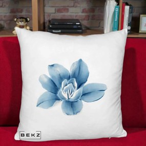 Perna Decorativa Magnolie Albastra Acuarela, 40x40 cm, Alb Pufos, Husa Detasabila, Perna Inclusa, BEKZ®