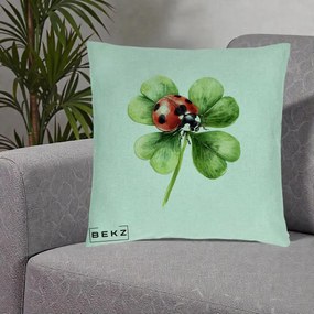 Perna Decorativa Buburuza Norocoasa pe Trifoi cu Patru Foi, 40x40 cm, Verde Menta, Husa Detasabila, Perna Inclusa, BEKZ®