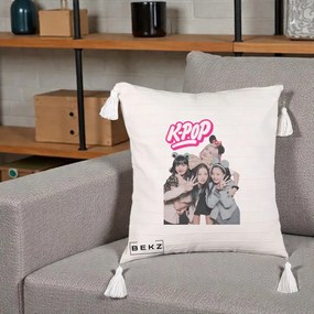 Perna Personalizata BLACKPINK K-Pop Grup Pozitii Amuzante, 40x40 cm, Bej cu Franjuri, Husa Detasabila, Perna Inclusa, BEKZ®