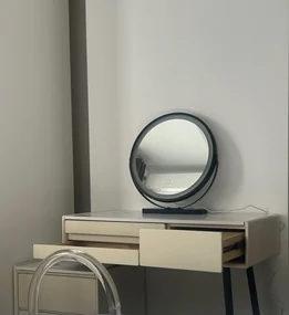 Set RAISA, Masă de toaletă pentru machiaj cu oglindă iluminată LED, control touch, 6 sertare, comoda, scaun, 80 cm