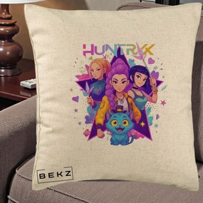 Perna Personalizata K-pop HUNTRX Trio cu Pisica Stele, 40x40 cm, Bej, Husa Detasabila, Perna Inclusa, BEKZ®