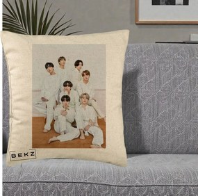 Perna Personalizata K-pop BTS Foto Grup All-White Elegant, 40x40 cm, Bej, Husa Detasabila, Perna Inclusa, BEKZ®