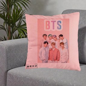 Perna Personalizata K-pop BTS Foto Grup cu BTS si Fond Roz Pastel, 40x40 cm, Roz, Husa Detasabila, Perna Inclusa, BEKZ®