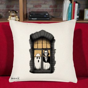 Perna Decorativa Halloween Fantoma si Dracula la Fereastra, 40x40 cm, Crem Reliefat, Husa Detasabila, Perna Inclusa, BEKZ®
