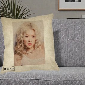 Perna Personalizata K-pop BLACKPINK Rose, 40x40 cm, Crem, Husa Detasabila, Perna Inclusa, BEKZ®