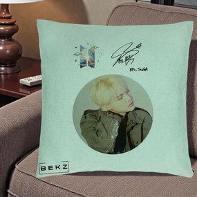 Perna Personalizata K-pop BTS Suga Portret cu Autograf, 40x40 cm, Verde Menta, Husa Detasabila, Perna Inclusa, BEKZ®