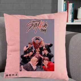 Perna Personalizata K-pop Stray Kids You Make Stray Kids Stay cu Foto Grup, 40x40 cm, Roz, Husa Detasabila, Perna Inclusa, BEKZ®