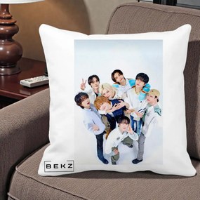 Perna Personalizata K-pop Stray Kids Foto Grup Bleu, 40x40 cm, Alba Mata, Husa Detasabila, Perna Inclusa, BEKZ®
