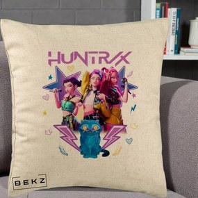 Perna Personalizata K-pop HUNTRX Trio 3D cu Pisica Fulgere, 40x40 cm, Bej, Husa Detasabila, Perna Inclusa, BEKZ®