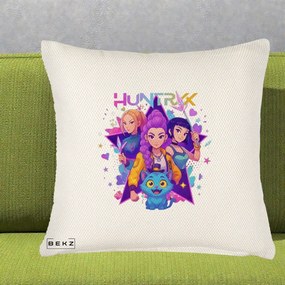 Perna Personalizata K-pop HUNTRX Trio cu Pisica Stele, 40x40 cm, Crem Reliefat, Husa Detasabila, Perna Inclusa, BEKZ®