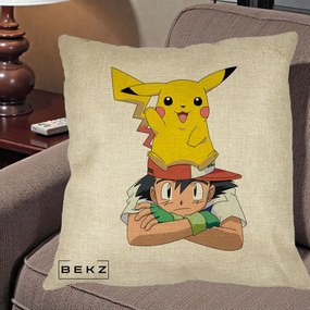 Perna Personalizata Ash si Pikachu, 40x40 cm, Crem, Husa Detasabila, Perna Inclusa, BEKZ®