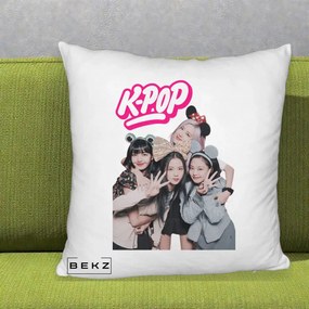 Perna Personalizata BLACKPINK K-Pop Grup Pozitii Amuzante, 40x40 cm, Alb Pufos, Husa Detasabila, Perna Inclusa, BEKZ®
