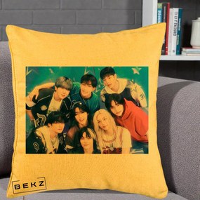 Perna Personalizata K-Pop Grup Foto Stele, 40x40 cm, Galben, Husa Detasabila, Perna Inclusa, BEKZ®