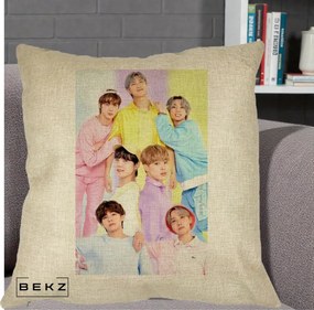 Perna Personalizata K-pop BTS Foto Grup Pastel Colorat cu 7 Membrii, 40x40 cm, Crem, Husa Detasabila, Perna Inclusa, BEKZ®