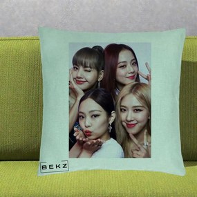 Perna Personalizata K-pop BLACKPINK Foto Grup Selfie 4 Membre, 40x40 cm, Verde Menta, Husa Detasabila, Perna Inclusa, BEKZ®