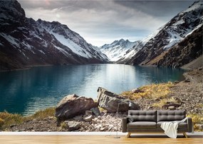 Tapet Premium Canvas - Laguna lacului Inca inconjurata de muntii inzapeziti