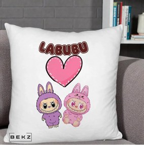 Perna Personalizata Labubu Cuplu Inima, 40x40 cm, Alb Pufos, Husa Detasabila, Perna Inclusa, BEKZ®