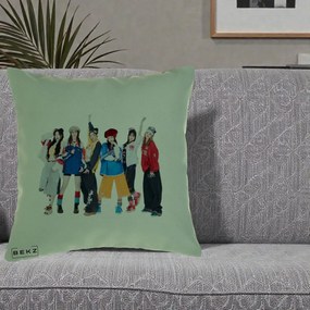 Perna Personalizata Grup K-pop Fete in Picioare Foto, 40x40 cm, Verde, Husa Detasabila, Perna Inclusa, BEKZ®