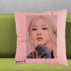 Perna Personalizata K-pop BLACKPINK Rose cu Jucarie de Plus, 40x40 cm, Roz, Husa Detasabila, Perna Inclusa, BEKZ®