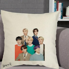 Perna Personalizata K-pop BTS Fotografie Grup Tinute Elegante, 40x40 cm, Ecru, Husa Detasabila, Perna Inclusa, BEKZ®