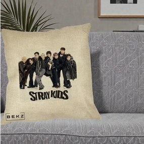 Perna Personalizata K-pop Stray Kids Outfit Negru, 40x40 cm, Crem, Husa Detasabila, Perna Inclusa, BEKZ®