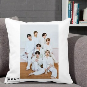 Perna Personalizata K-pop BTS Foto Grup All-White Elegant, 40x40 cm, Alba Mata, Husa Detasabila, Perna Inclusa, BEKZ®