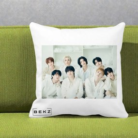 Perna Personalizata K-pop Stray Kids Foto Grup Alb All-White cu 8 Membrii, 40x40 cm, Alba Mata, Husa Detasabila, Perna Inclusa, BEKZ®