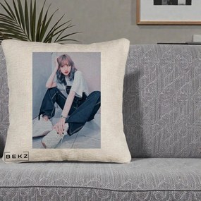 Perna Personalizata K-pop BLACKPINK Lisa, 40x40 cm, Bej Canapea, Husa Detasabila, Perna Inclusa, BEKZ®