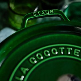 Oala din fonta Staub La Cocotte 40509-361-0, 6,7 l, 28 cm, de la -20°C pana la 260 °C, Emailata, Capac cu structura anti-picaturi, Toate plitele inclusiv inductie, Verde