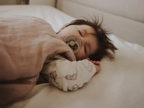 Sac de dormit pana la 9 luni, In Bej cu volanase by BabyLy cu umplutura antialergica BabySoft  , marimea S, 2 TOG pe tot parcursul anului
