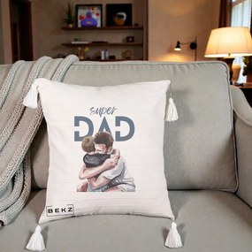 Cadou pentru Tata - Perna Personalizata Super Dad Tata si Fiu Imbratisare, 40x40 cm, Bej cu Franjuri, Husa Detasabila, Perna Inclusa, BEKZ®