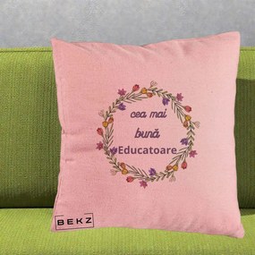 Cadou pentru Educatoare - Perna Personalizata Cea mai Buna Educatoare cu Coronita Florala Colorata, 40x40 cm, Roz, Husa Detasabila, Perna Inclusa, BEKZ®