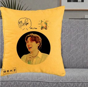 Perna Personalizata K-pop BTS J-Hope Portret cu Autograf, 40x40 cm, Galben, Husa Detasabila, Perna Inclusa, BEKZ®