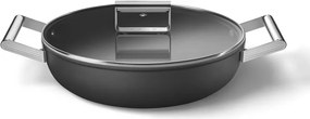Oală joasă cu capac Smeg DPF2812BLM, 28 cm, 4,3 l, acoperire ceramică antiaderentă, potrivită pentru cuptor până la 250 °C, fără PFAS, compatibilă cu plitele cu inducție, negru
