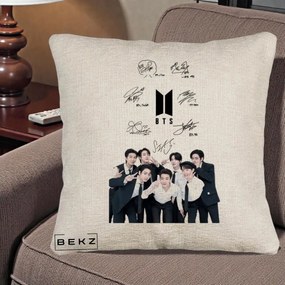 Perna Personalizata K-pop BTS Autografe Toti Membrii cu Fotografie, 40x40 cm, Bej Canapea, Husa Detasabila, Perna Inclusa, BEKZ®