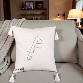 Perna Decorativa Picioare cu Tocuri Line Art, 40x40 cm, Bej cu Franjuri, Husa Detasabila, Perna Inclusa, BEKZ®