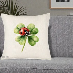Perna Decorativa Buburuza Norocoasa pe Trifoi cu Patru Foi, 40x40 cm, Crem Reliefat, Husa Detasabila, Perna Inclusa, BEKZ®