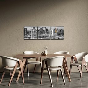 Tablou - Orașul mare cu turnul galben (cu ceas) (90x30 cm)